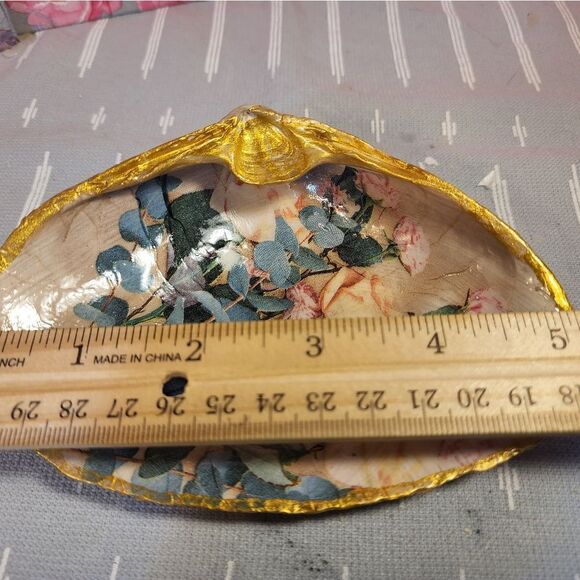 DECOUPAGE CLAM SHELL DECOUPAGE PINK ROSES 🌹 ON A CLAM SHELL TRINKET DISH - Picture 8 of 10